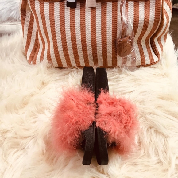 🆕️Coral Faux  Shaggy Fur Slide Sandals - Picture 5 of 6
